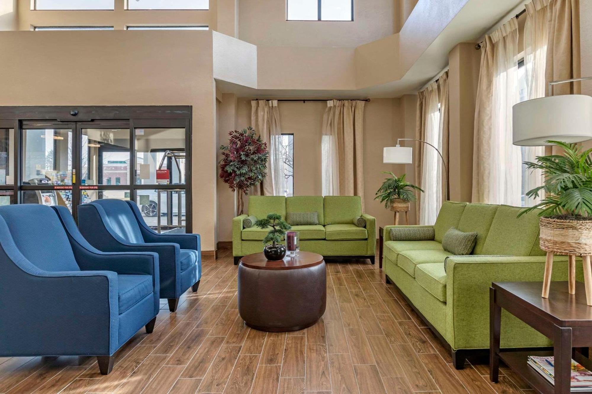 Comfort Suites Auburn Hills-Detroit Esterno foto